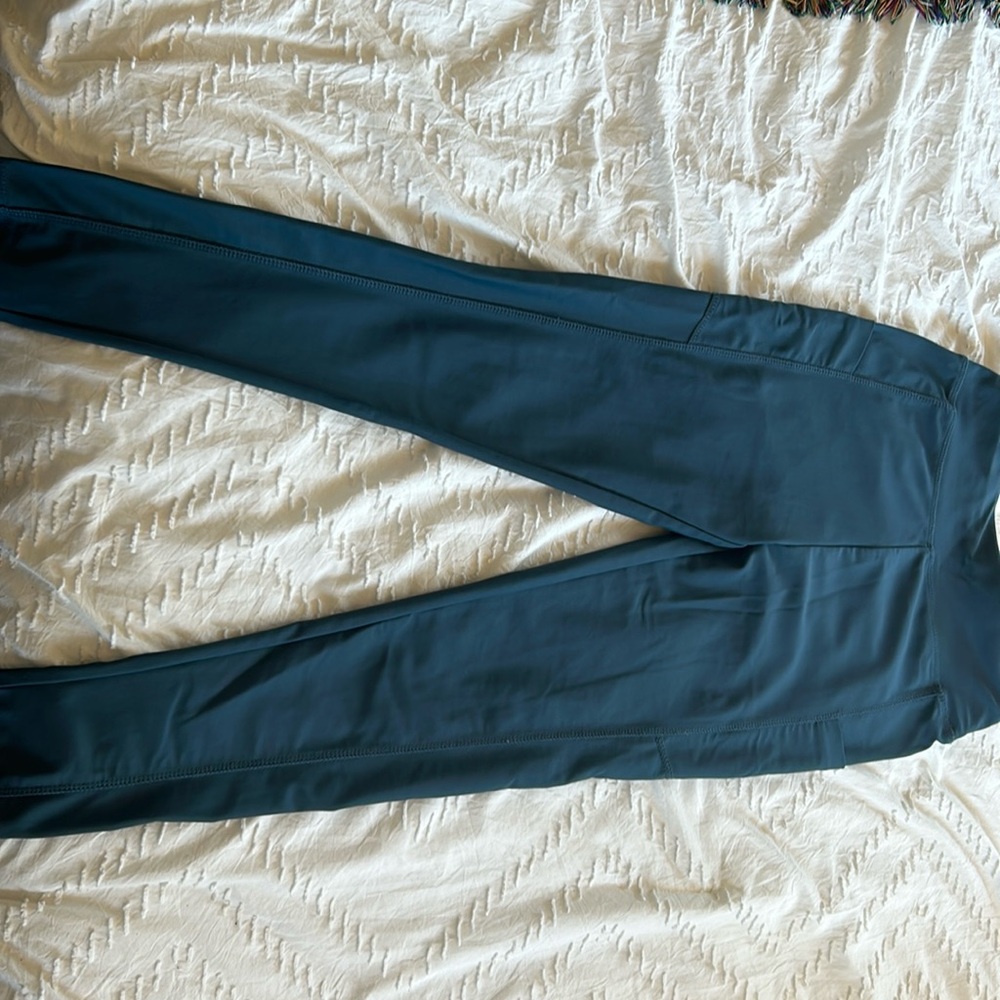 Runway quick dry moisture wicking leggings worn once brand new